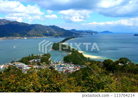 Beautiful natural scenery of Amanohashidate seen from high ground 113704214