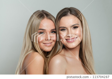 Two young blonde women portrait 113704287