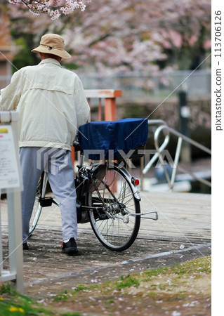 Walking for an old man Walking for an old man 113706126