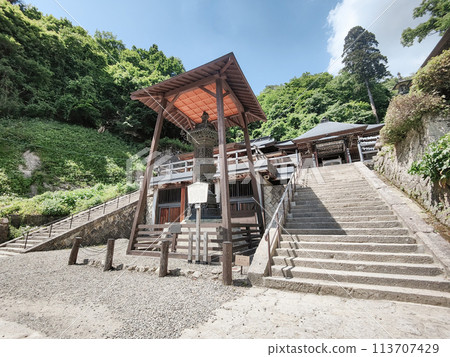 Yamadera (Risshakuji): Golden lantern and Okunoin (Nyohodo) Yamadera (Risshakuji): Golden lantern and Okunoin (Nyohodo) 113707429