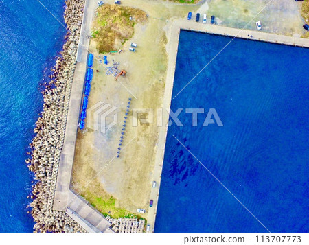 防波堤與蔚藍的大海～無人機空拍（平形港/茨城縣北茨城市） 113707773