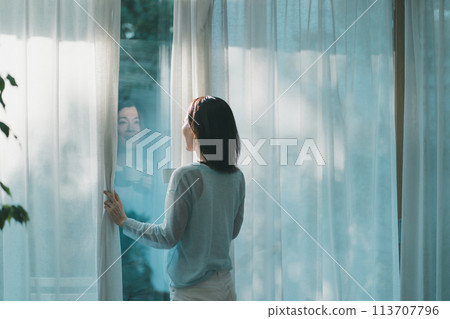 female, females, lady 113707796