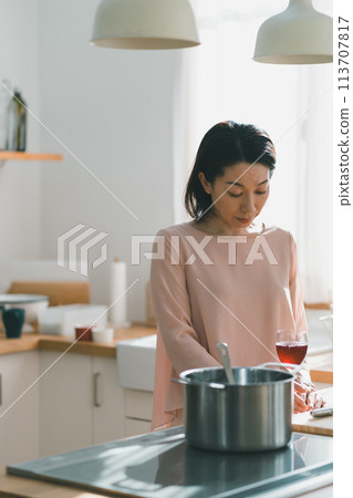 kitchen, kitchens, female 113707817