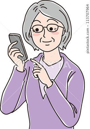 祖母的插畫_看著智慧型手機_上半身 113707964
