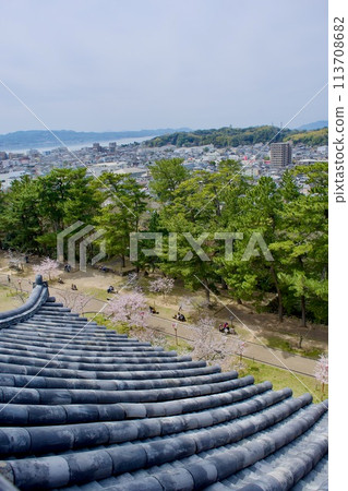 View of Matsue city to the west from Matsue Castle tower 113708682