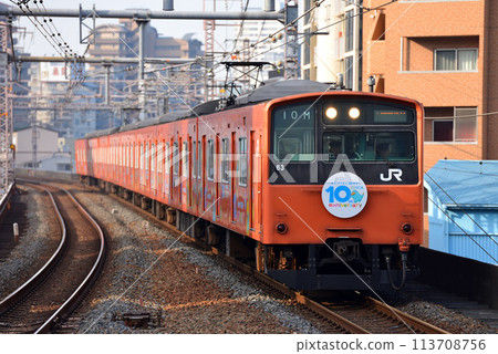 Eight 201 series outer loop local trains running on the Osaka Loop Line 113708756