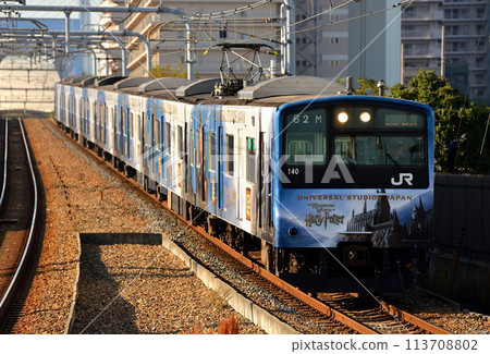 Eight 201 series local trains running on the Sakurajima Line Eight 201 series local trains running on the Sakurajima Line 113708802