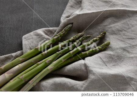家庭花園收穫的綠蘆筍 113709046