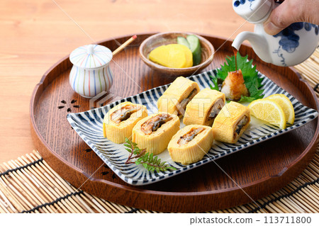 Unagi roll (Eel rolled in dashi broth with eel inside) 113711800