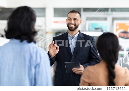 Salesman explaining with digital tablet Salesman explaining with digital tablet 113712631