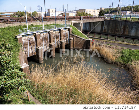 【柳原水閘】千葉縣松戶市,明治時期建造的磚砌水閘,作為文化財產保存 【柳原水閘】千葉縣松戶市,明治時期建造的磚砌水閘,作為文化財產保存 113714187