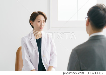 A female doctor examining a patient 113714412