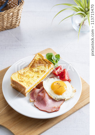 Croque Monsieur and Ham and Eggs 113715470