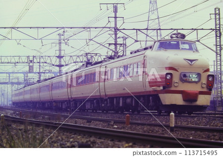 上野會津若鬆特急「會津」485系列，引擎蓋車，蕨南浦和，1980年11月30日 113715495