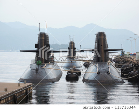 Submarines and destroyers of the Japan Maritime Self-Defense Force from "Alley Karasukojima" in Kure City, Hiroshima Prefecture Submarines and destroyers of the Japan Maritime Self-Defense Force from "Alley Karasukojima" in Kure City, Hiroshima Prefecture 113716344