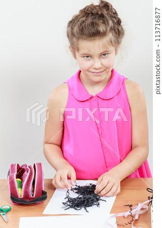 Little girl make work 113716877