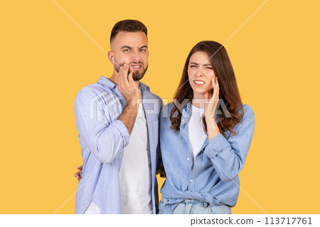 Man and woman with tooth pain expressions 113717761