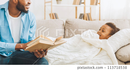 Father reading stories to little daughter before bed Father reading stories to little daughter before bed 113718538