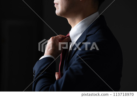 Businessman, middle-aged man, tie 113718970