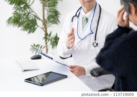 Medical image Doctor patient face-to-face 113719000