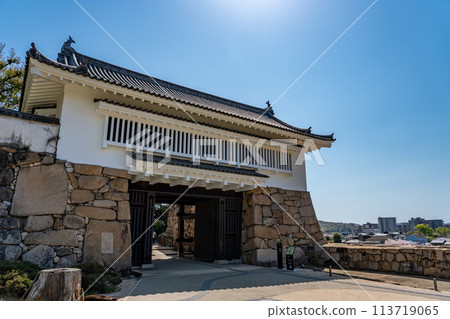 Okayama Prefecture: The Fumeimon Gate of Okayama Castle in spring Okayama Prefecture: The Fumeimon Gate of Okayama Castle in spring 113719065
