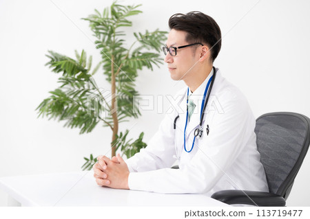 Medical image doctor face-to-face Medical image doctor face-to-face 113719477