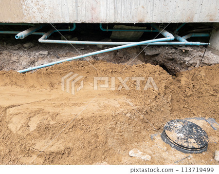 The installation of a septic tank near a building under construction. The installation of a septic tank near a building under construction. 113719499