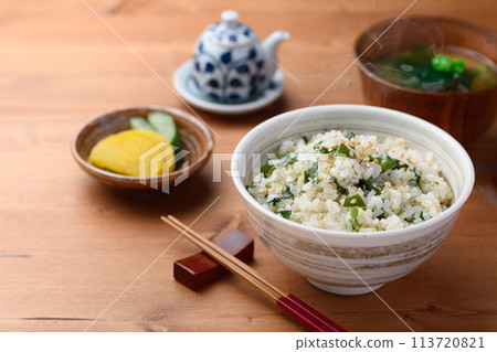 裙帶菜米和豆芽味噌湯 裙帶菜米和豆芽味噌湯 113720821