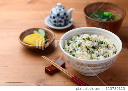 裙帶菜米和豆芽味噌湯 113720823