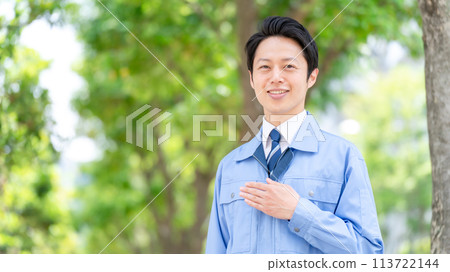 Businessman, middle-aged man, work clothes 113722144