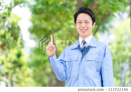 Businessman, middle-aged man, work clothes 113722146