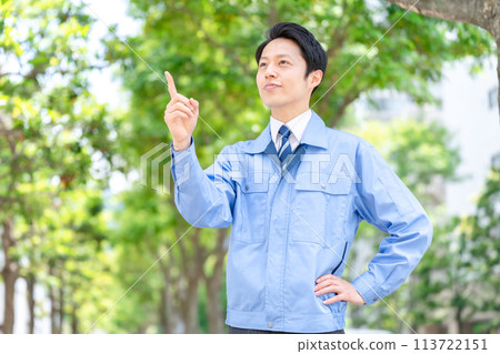 Businessman, middle-aged man, work clothes 113722151