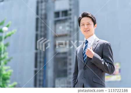 Businessman, middle-aged man, construction site 113722186