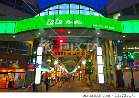 夜晚的赤羽鈴蘭街商業街啦啦花園 夜晚的赤羽鈴蘭街商業街啦啦花園 113723175