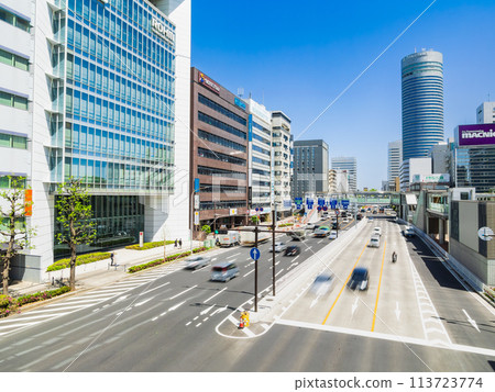 In front of Shin-Yokohama Station, the construction equipment in the central median strip has been removed from the Circular Route 2. *Photo taken in April 2024 113723774