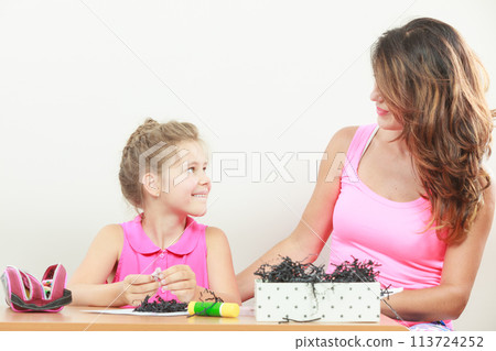 Little girl work with mom 113724252