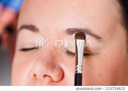 Makeup artist apply make up 113724623