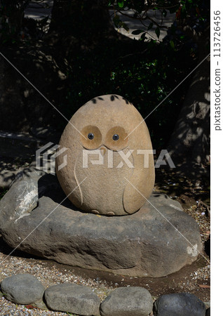 松戶神社境內的貓頭鷹石像 113726456