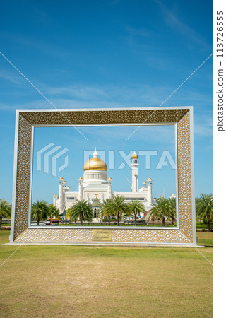 Very beautiful framed landscape of the Old Mosque in Brunei Darussalam 113726555