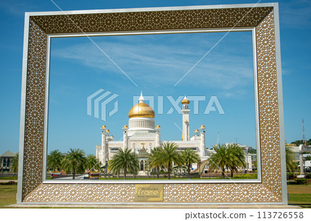 Very beautiful framed landscape of the Old Mosque in Brunei Darussalam 113726558