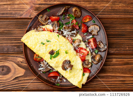 Omelette stuffed with mushrooms , tomatoes and parsley Omelette stuffed with mushrooms , tomatoes and parsley 113726926