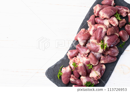 Raw chicken giblets hearts , meat background 113726953