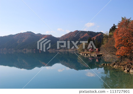 Lake Tazawa in Autumn, the Ultimate Mirror Finish, Part 1 113727901