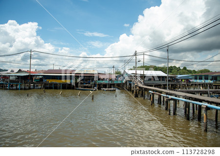 A view of Kampong Ayer, a floating village in Brunei Darussalam 113728298