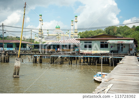 A view of Kampong Ayer, a floating village in Brunei Darussalam 113728302