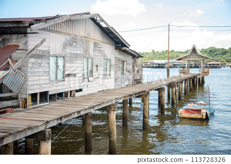 A view of Kampong Ayer, a floating village in Brunei Darussalam 113728326