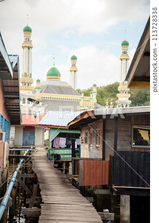 A view of Kampong Ayer, a floating village in Brunei Darussalam 113728338