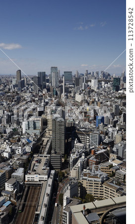 從惠比壽花園廣場塔看到的澀谷站和新宿站周圍的高層建築 從惠比壽花園廣場塔看到的澀谷站和新宿站周圍的高層建築 113728542