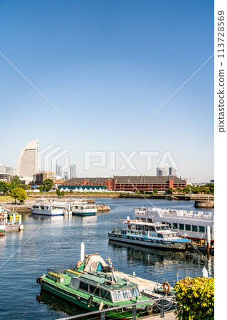 [Kanagawa Prefecture] The port city of Yokohama on a sunny day 113728569