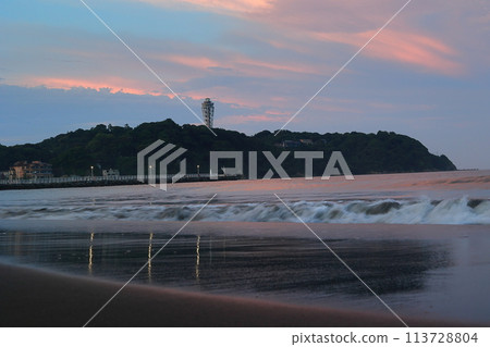 A quiet ocean in the morning 113728804